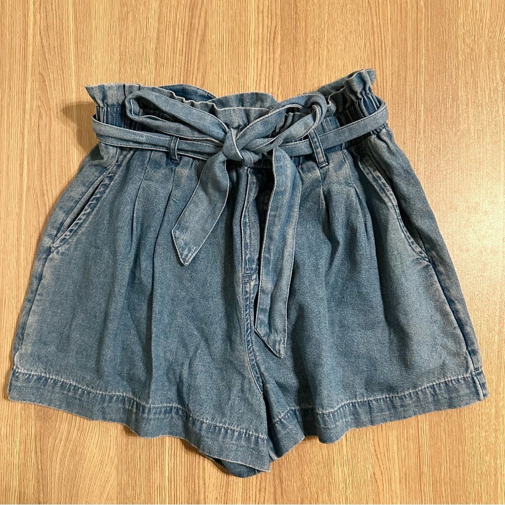 American Eagle Tie Front Shorts
